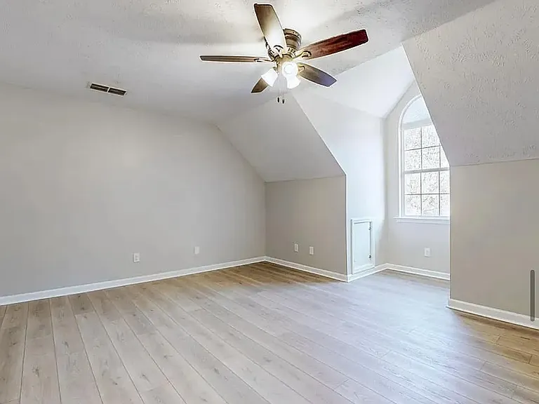 206 Moorhill Ave — Photo 10