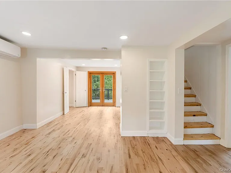 1667 Shandelee Rd — Photo 9