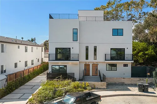 2515 Alsace Ave Photo 1