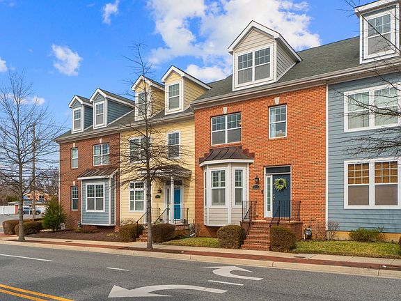 3rd image of 105 Carraway Ln
