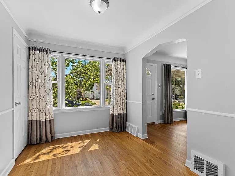 21328 Audette St — Photo 10