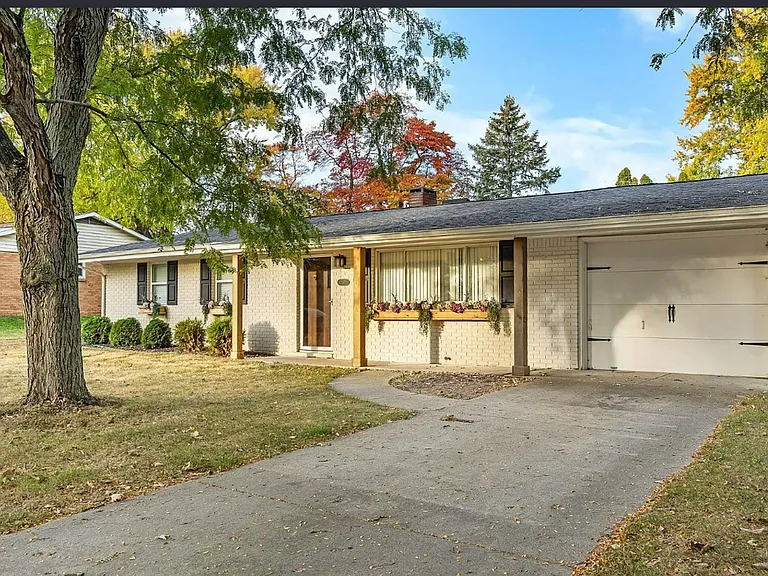 137 Prophet Dr — Photo 1