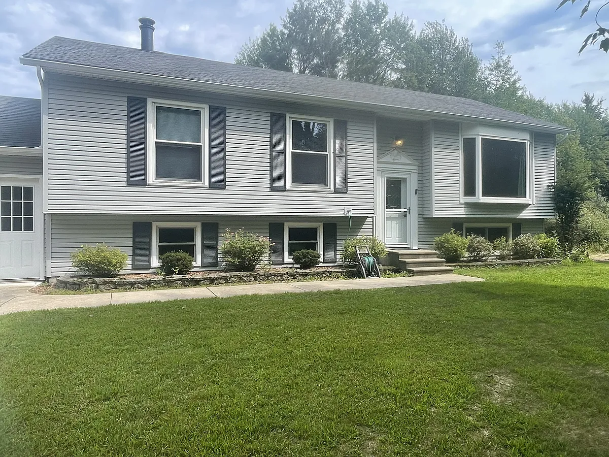 Front Ext 2 - N2782 Roosevelt Rd