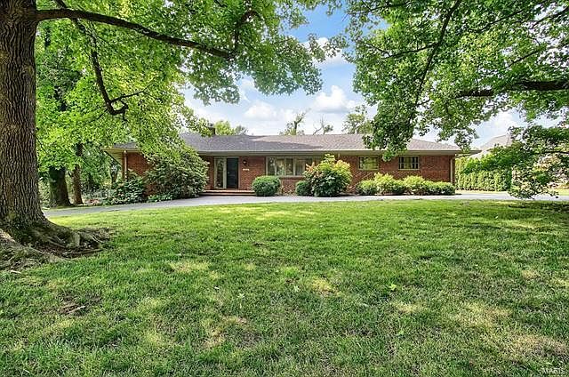 1st image of 46 Woodcrest Dr