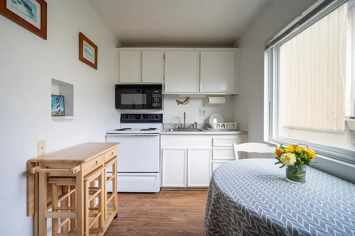 Studio, 364 sqft, $2,999 — Photo 4