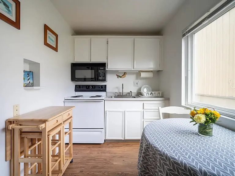 415 Gravilla St #24 — Photo 4