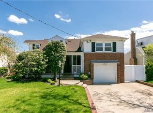 234 McKinley Ave, Island Park, NY 11558