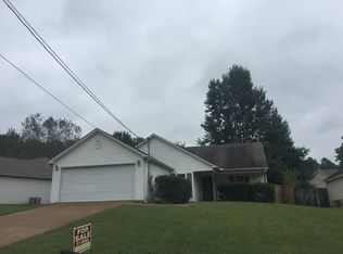 218 Bent Oaks Dr, Jackson, TN 38305