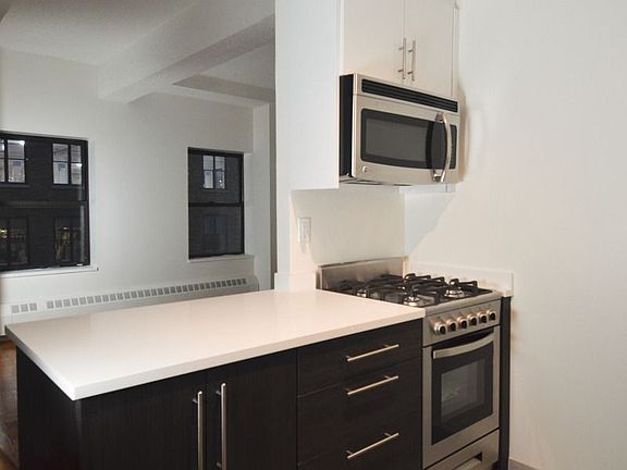 3rd image of 360 W 34th St APT 13X