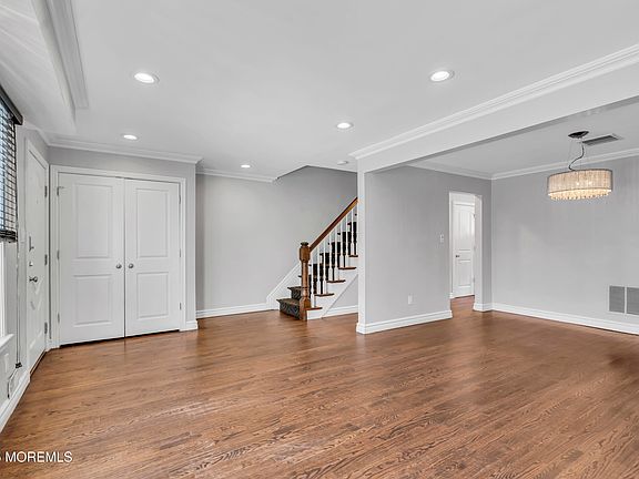 4th image of 168 Williamsburg Lane