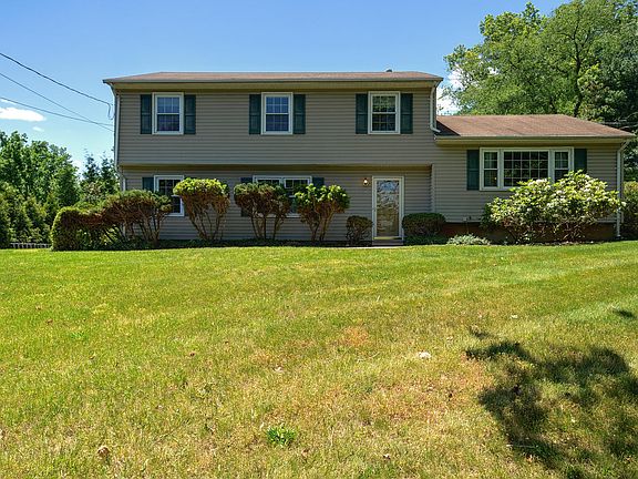 4th image of 375 Stony Brook Dr
