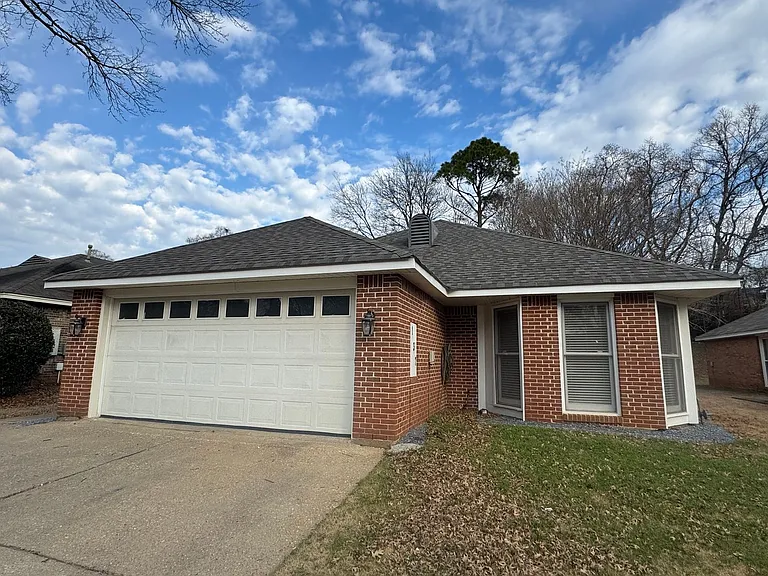 137 Hillabee Ct — Photo 1