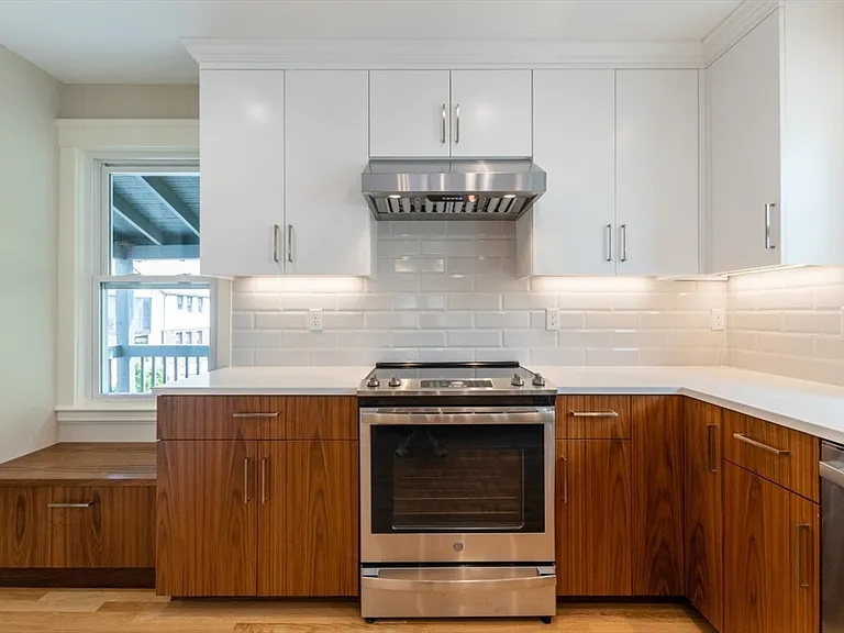 219 Common St #1 — Photo 8
