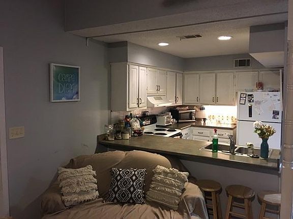 4th image of 28 University Pl #Home