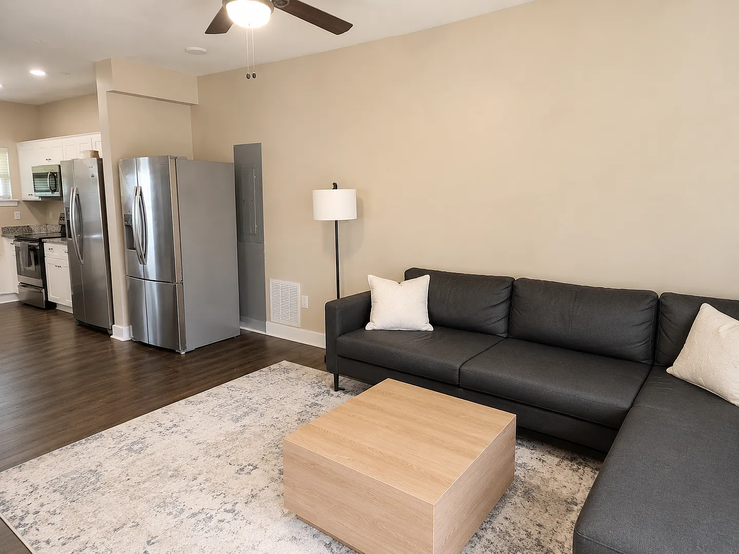 6 Bedroom Available For Pre Lease! — Photo 4