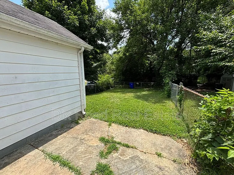 1211 Franklin St — Photo 3