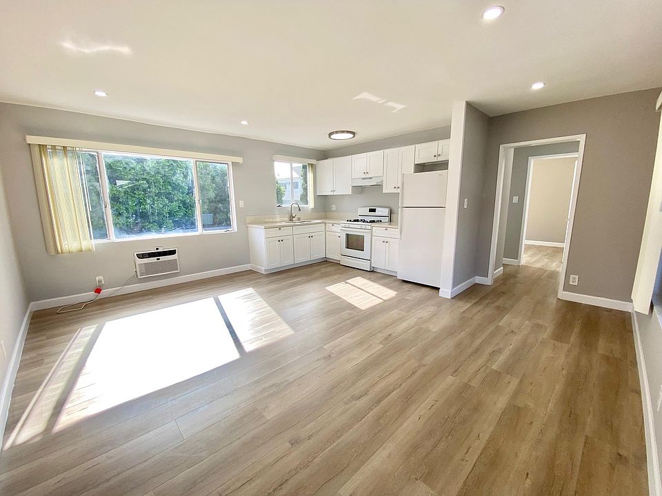 1st image of 1400 N Gardner St #15