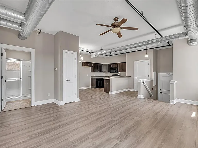 400 N Main St #405 — Photo 14