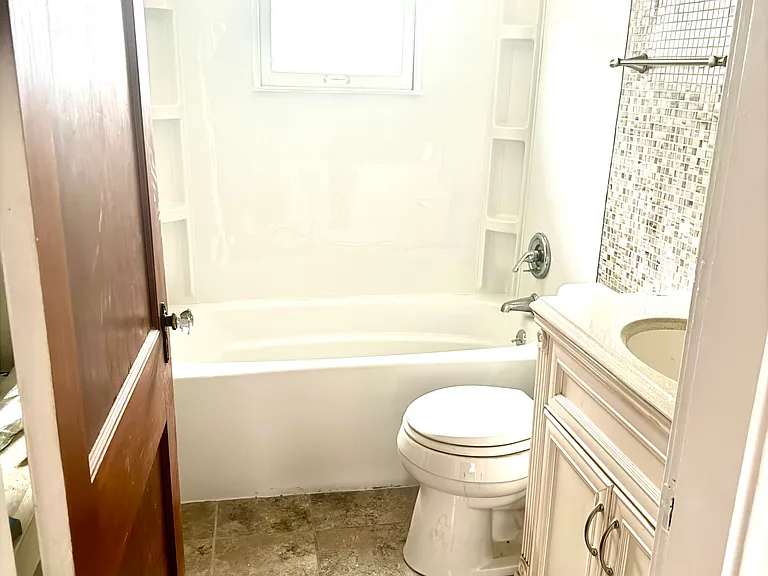 554 Woodbury Ave #2 — Photo 6