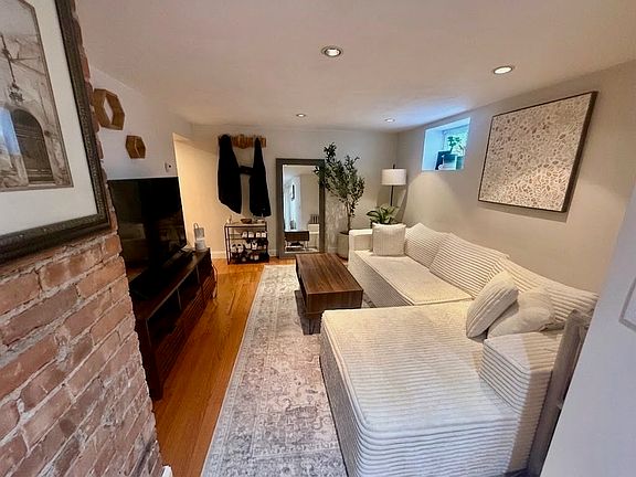 4th image of 81-83 Perthshire Rd #B
