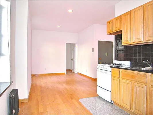 Rented by City Connections Realty | media 62