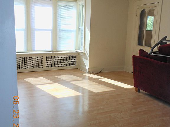 5th image of 276 E King St #1