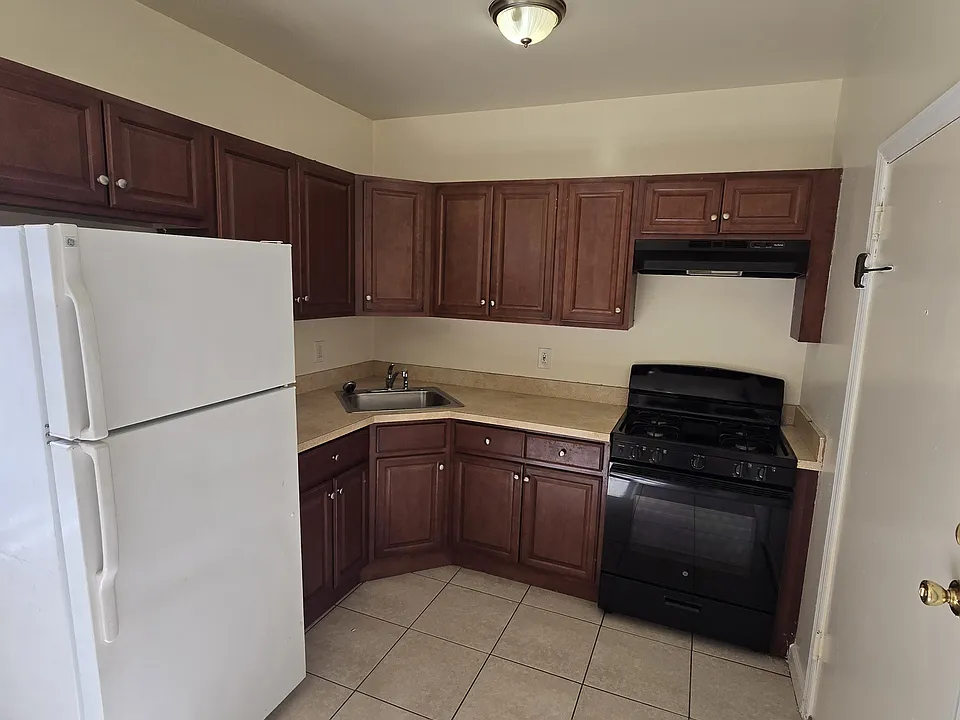 515 Sanford Ave #G2
