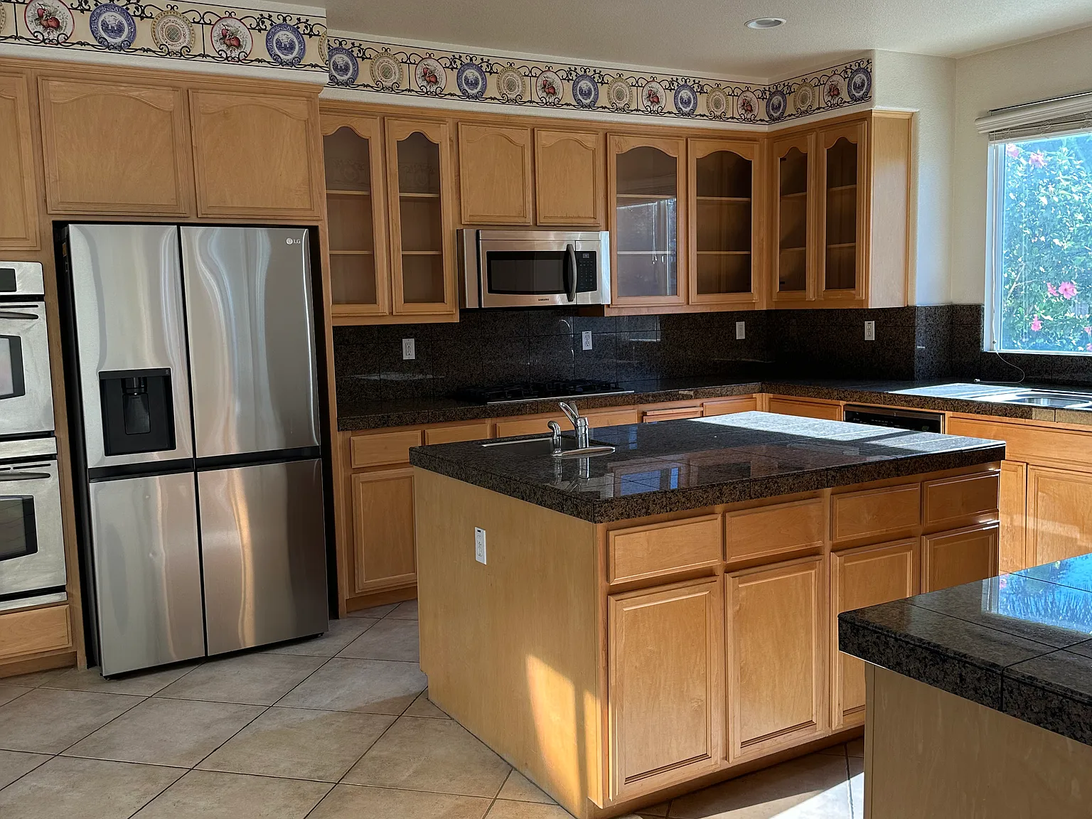 4 bed, 2.5 bath, 3121 sqft, $3,300 — Photo 3