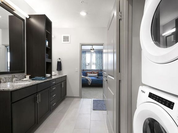4th image of 3712 Jackson Ave #591
