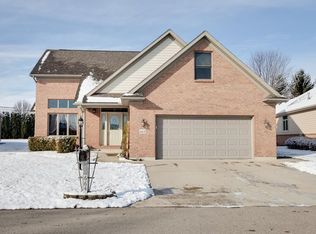664 Westlake Dr, Troy, OH 45373