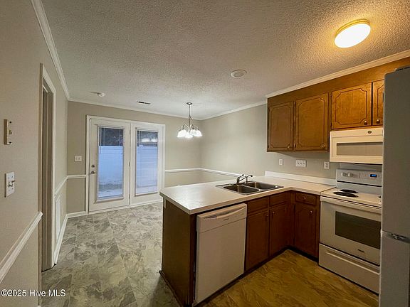 5th image of 3816 Sterling Pointe Dr Unit I7