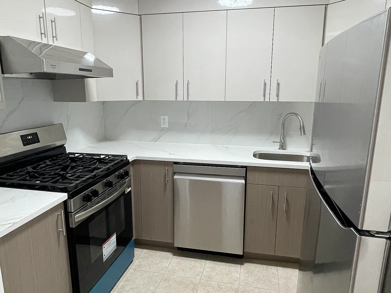 2 bed, 900 sqft, $2,600 — Photo 2
