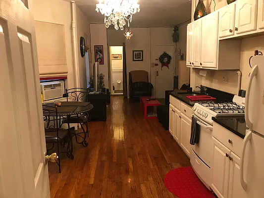 Rented by Salon Realty Corp | media 15