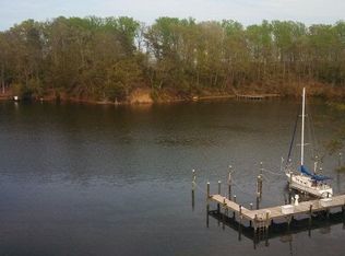117D Mariners Point Ln, Hartfield, VA 23071