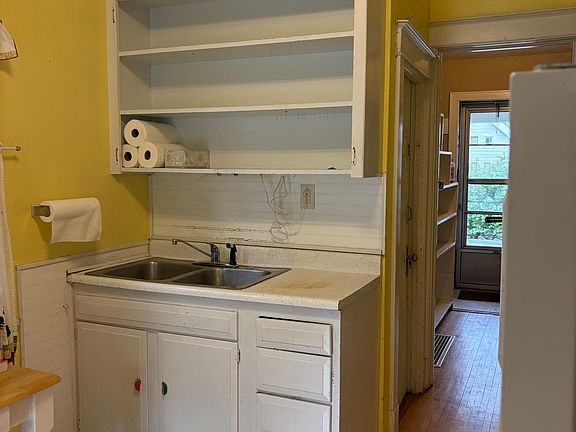 5th image of 1117 E 10th St