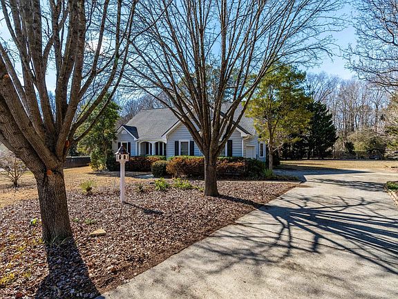 5th image of 1012 Catsby Cir