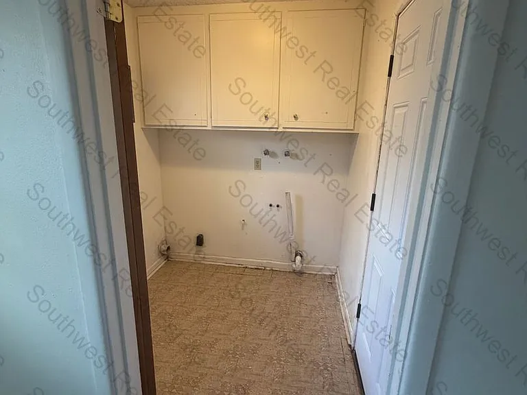 1412 W 10th St — Photo 9
