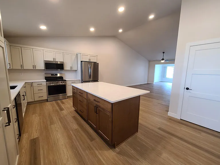 423 Founders Way — Photo 2