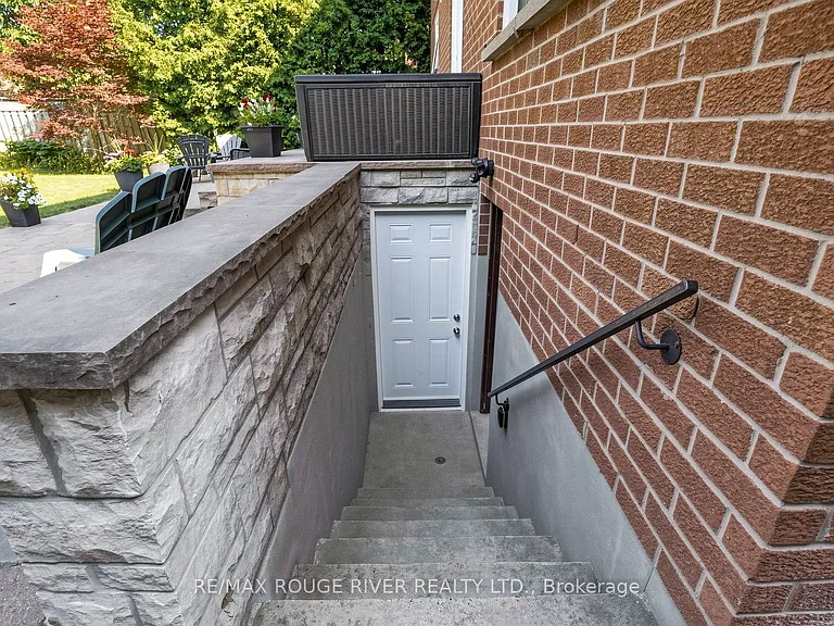 344 Centennial Rd #BASEMENT — Photo 30