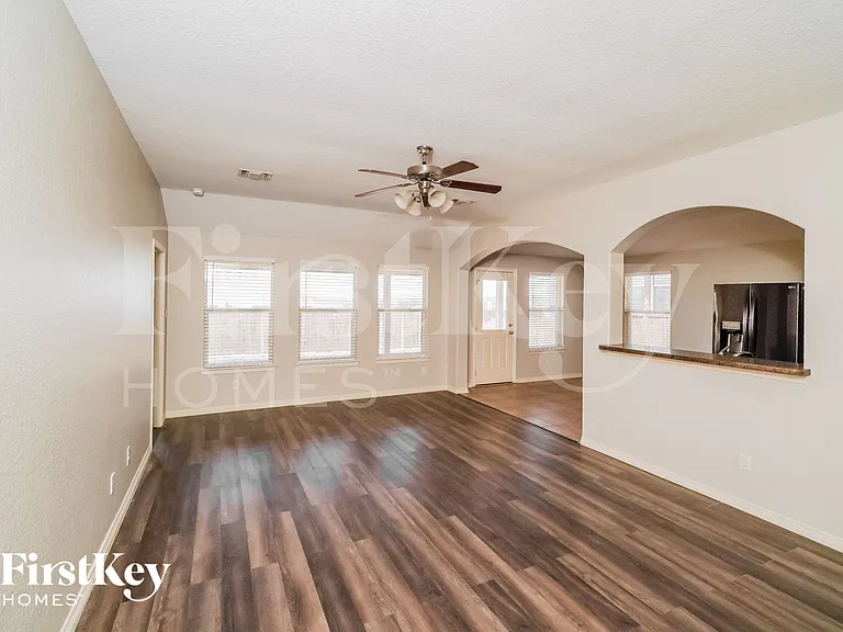 339 Primrose Way — Photo 4