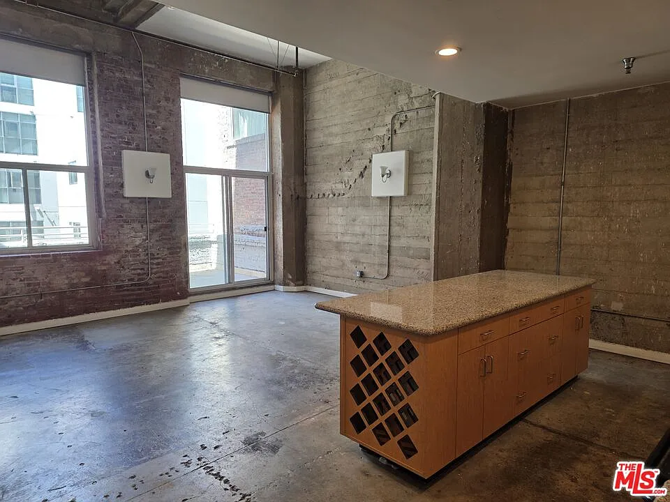 1 bed, 1.5 bath, 1060 sqft, $2,850 — Photo 2