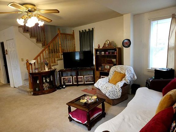 4th image of 709 6th Ave NE