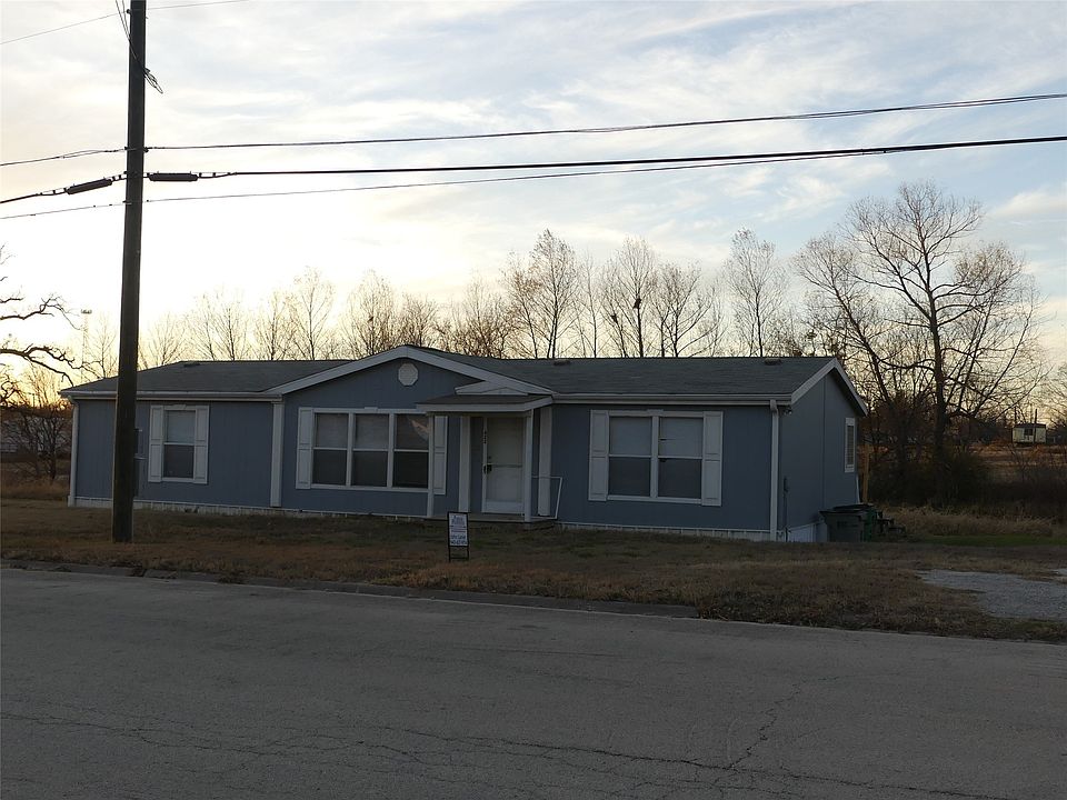 1st image of 422 Hutchinson St