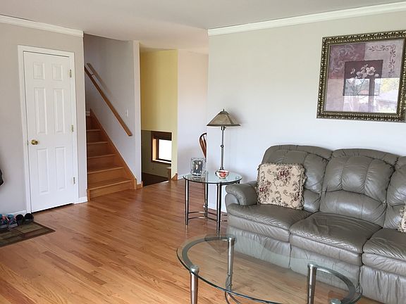 4th image of 8965 Beacon Ln