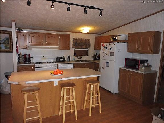 Kitchen with eat-in counter island.