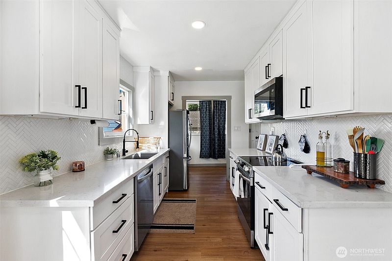 5th image of 435 E 64th Street