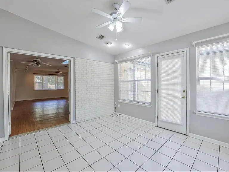 2093 Greenwood Dr — Photo 16