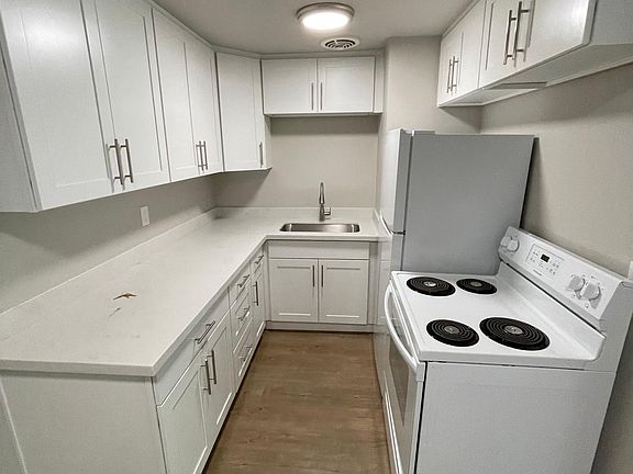 4th image of 600 E Denny Way #8