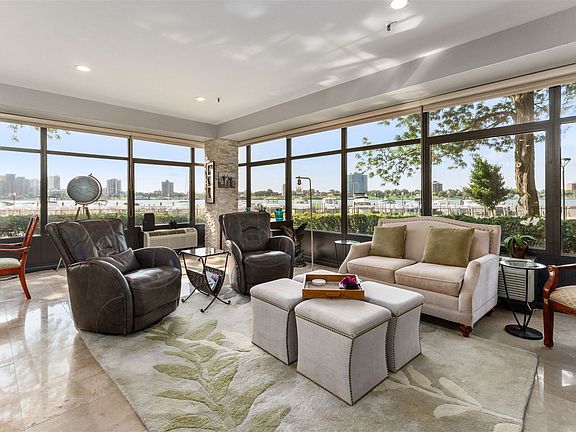 2nd image of 1001 E Jefferson Ave #1K