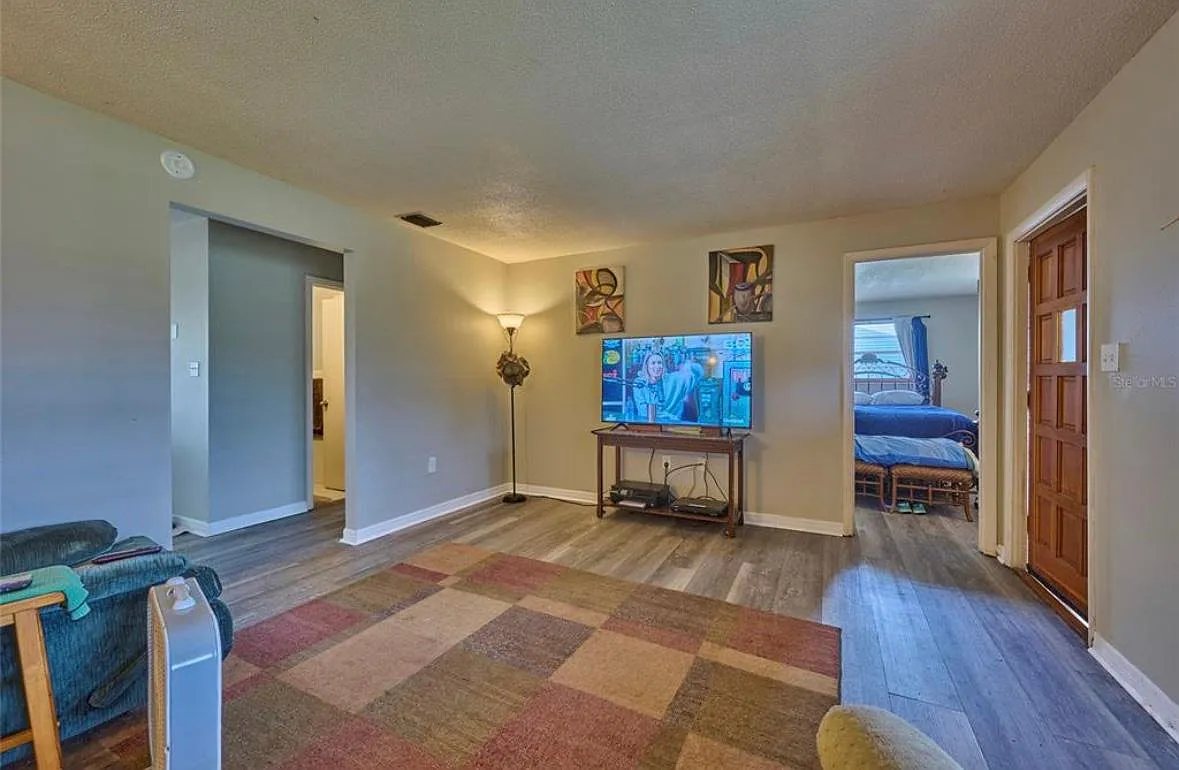 6705 Deland Ave — Photo 3